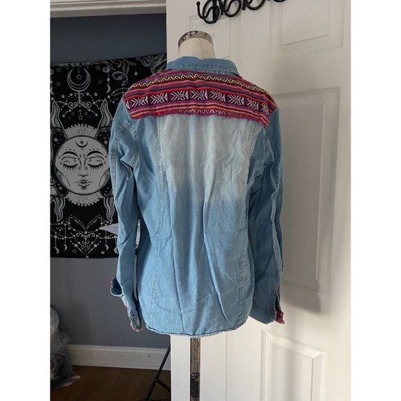 INSO active wear denim chambray button down detailed trim LARGE - Picture 7 of 8